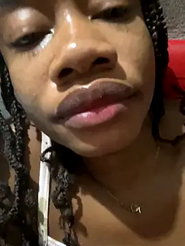 Snapshot of _yisela_ chatting on 1, 10, 2025  yisela  online show from 1, 10, 2025