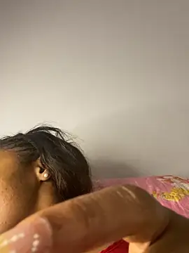 Snapshot of _yisela_ chatting on 18, 10, 2025  yisela  online show from 18, 10, 2025