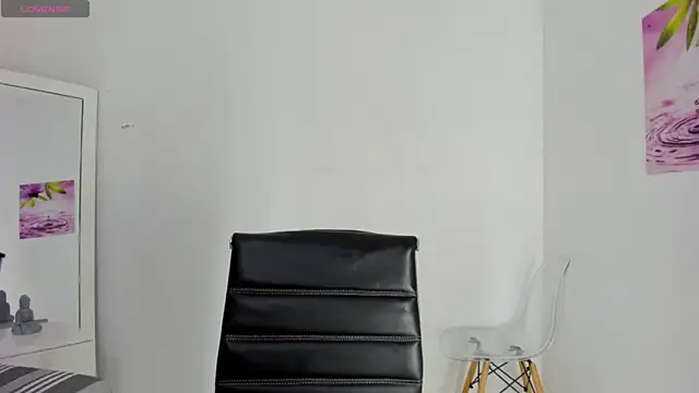 Snapshot of AlmaSean chatting on 13, 2, 2025 AlmaSean online show from 13, 2, 2025