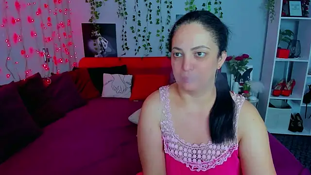 Snapshot of DarlingMilf chatting on 24, 9, 2025 DarlingMilf online show from 24, 9, 2025