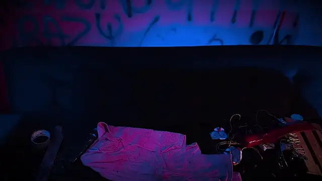 Laura takint online show from 8, 2, 2025