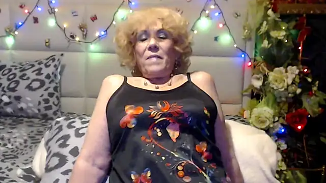 Snapshot of HappyWomanOn chatting on 21, 4, 2026 HappyWomanOn online show from 21, 4, 2026