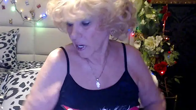Snapshot of HappyWomanOn chatting on 26, 4, 2026 HappyWomanOn online show from 26, 4, 2026