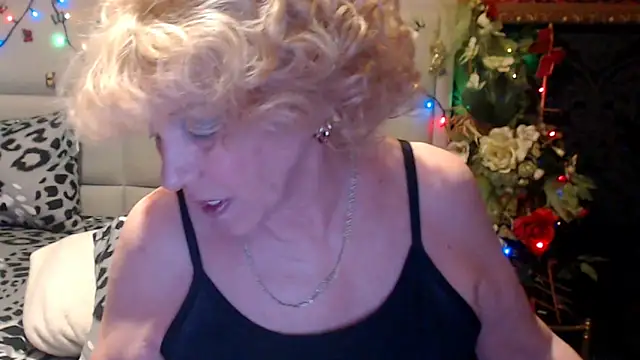 Snapshot of HappyWomanOn chatting on 27, 4, 2026 HappyWomanOn online show from 27, 4, 2026