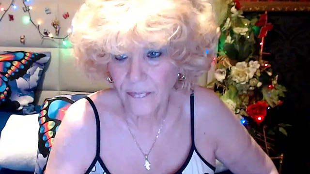 Snapshot of HappyWomanOn chatting on 28, 4, 2026 HappyWomanOn online show from 28, 4, 2026