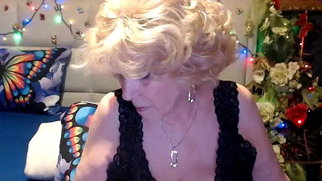 Snapshot of HappyWomanOn chatting on 29, 4, 2026 HappyWomanOn online show from 29, 4, 2026