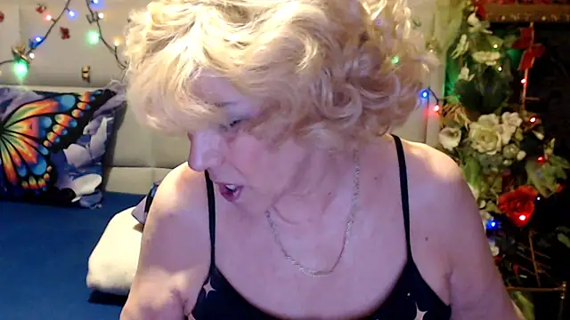 Snapshot of HappyWomanOn chatting on 2, 5, 2026 HappyWomanOn online show from 2, 5, 2026
