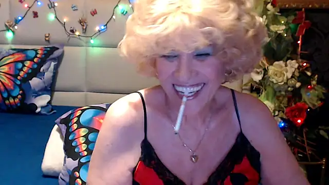 Snapshot of HappyWomanOn chatting on 4, 5, 2026 HappyWomanOn online show from 4, 5, 2026