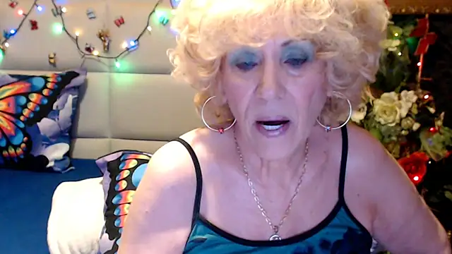 Snapshot of HappyWomanOn chatting on 8, 5, 2026 HappyWomanOn online show from 8, 5, 2026
