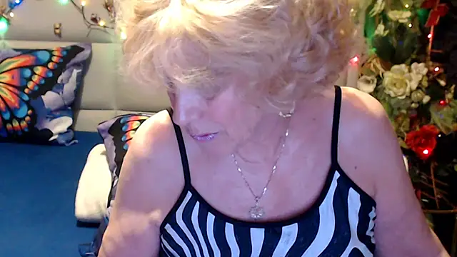 Snapshot of HappyWomanOn chatting on 9, 5, 2026 HappyWomanOn online show from 9, 5, 2026