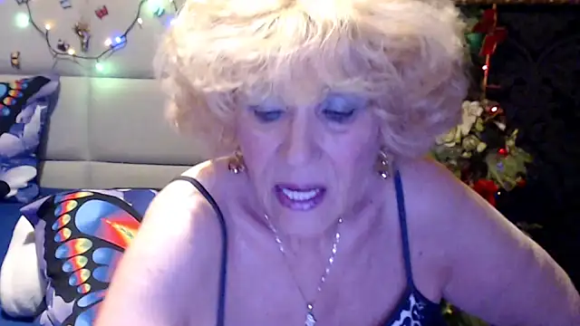 Snapshot of HappyWomanOn chatting on 11, 5, 2026 HappyWomanOn online show from 11, 5, 2026