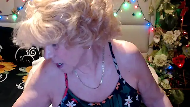 Snapshot of HappyWomanOn chatting on 19, 5, 2026 HappyWomanOn online show from 19, 5, 2026