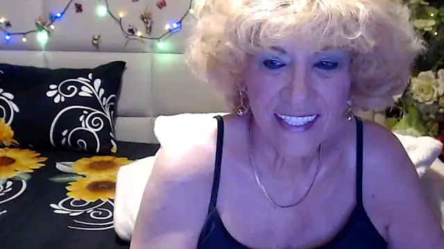 Snapshot of HappyWomanOn chatting on 24, 5, 2026 HappyWomanOn online show from 24, 5, 2026