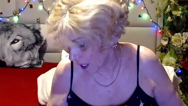 Snapshot of HappyWomanOn chatting on 27, 5, 2026 HappyWomanOn online show from 27, 5, 2026