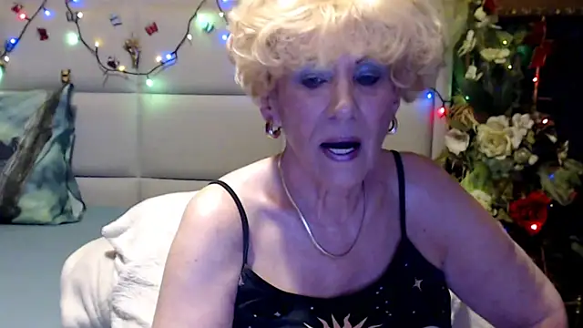 Snapshot of HappyWomanOn chatting on 5, 6, 2026 HappyWomanOn online show from 5, 6, 2026