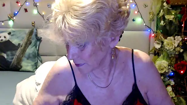 Snapshot of HappyWomanOn chatting on 7, 6, 2026 HappyWomanOn online show from 7, 6, 2026