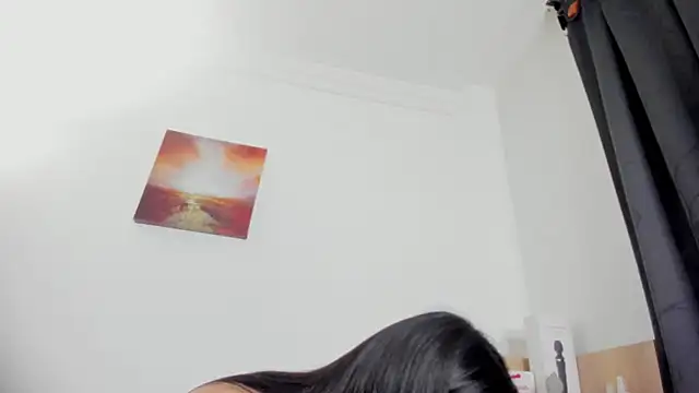 nia  white online show from 24, 5, 2026