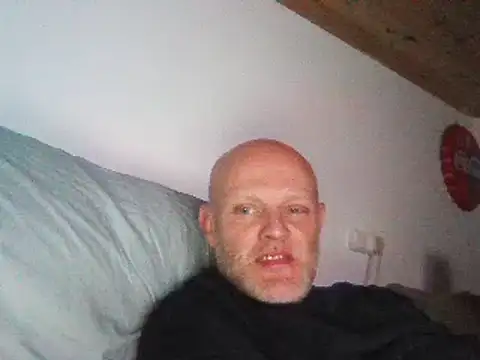 Snapshot of davigochi77bcn chatting on 2, 3, 2025 davigochi77bcn online show from 2, 3, 2025