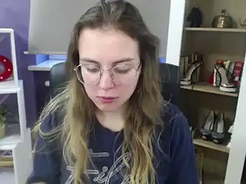 Snapshot of Zoey_Erotic chatting on 2, 1, 2025 Zoey Erotic online show from 2, 1, 2025