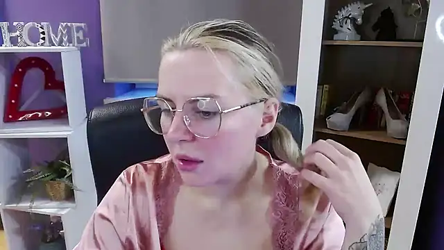 Snapshot of Zoey_Erotic chatting on 3, 2, 2026 Zoey Erotic online show from 3, 2, 2026