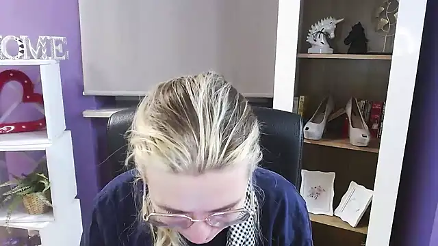 Snapshot of Zoey_Erotic chatting on 17, 2, 2026 Zoey Erotic online show from 17, 2, 2026