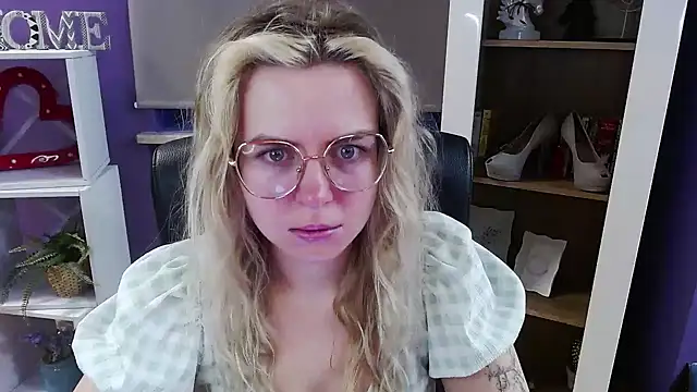 Snapshot of Zoey_Erotic chatting on 27, 2, 2026 Zoey Erotic online show from 27, 2, 2026