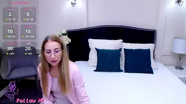 Snapshot of FoxyRamona chatting on 7, 7, 2026 FoxyRamona online show from 7, 7, 2026