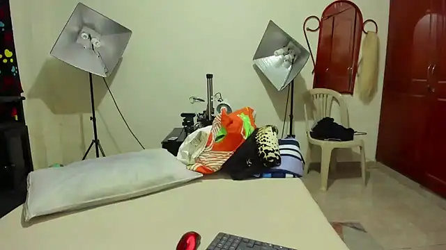 ashley rossez7 online show from 3, 12, 2024