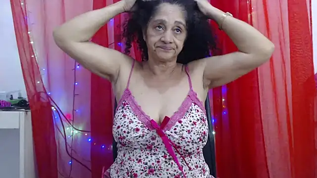 Snapshot of heyline_milf chatting on 27, 4, 2026 heyline milf online show from 27, 4, 2026
