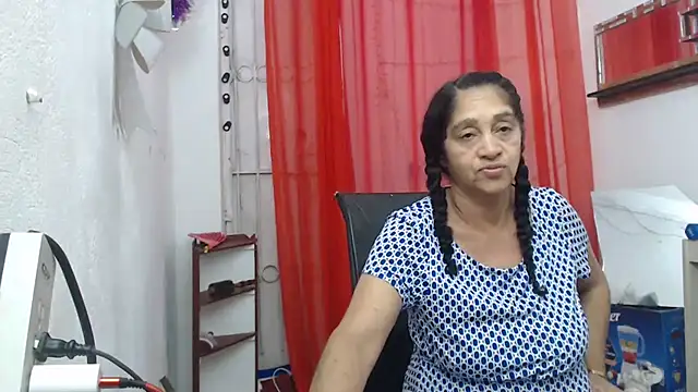 Snapshot of heyline_milf chatting on 26, 5, 2026 heyline milf online show from 26, 5, 2026