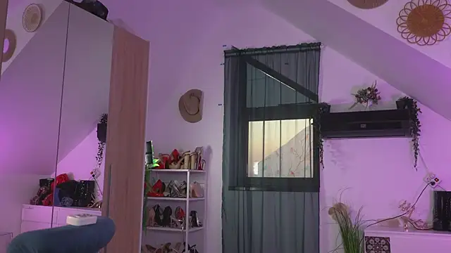 Amaliamour online show from 17, 4, 2026