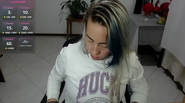 charlottezoe15 online show from 23, 3, 2025