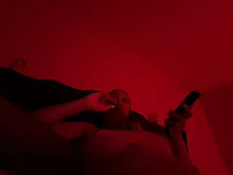 Snapshot of Macadamianutx chatting on 25, 2, 2026 Macadamianutx online show from 25, 2, 2026