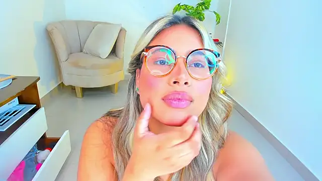 Snapshot of Carlota_peach chatting on 22, 1, 2025 Carlota peach online show from 22, 1, 2025