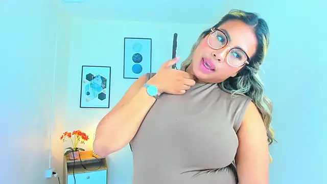 Snapshot of Carlota_peach chatting on 1, 3, 2025 Carlota peach online show from 1, 3, 2025