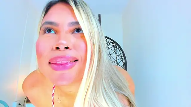 Snapshot of Carlota_peach chatting on 7, 3, 2025 Carlota peach online show from 7, 3, 2025