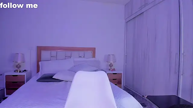 mia hank online show from 19, 2, 2025