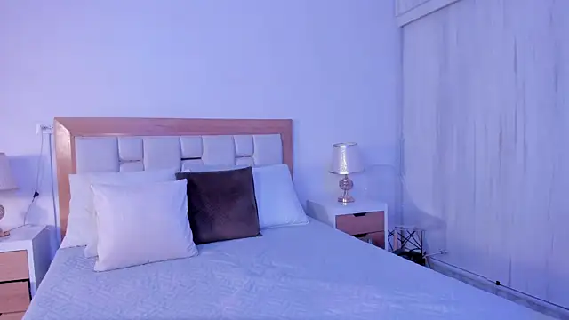 mia hank online show from 10, 4, 2026