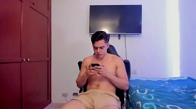 Snapshot of Lucian_Gomez_ chatting on 5, 3, 2025 Lucian Gomez online show from 5, 3, 2025