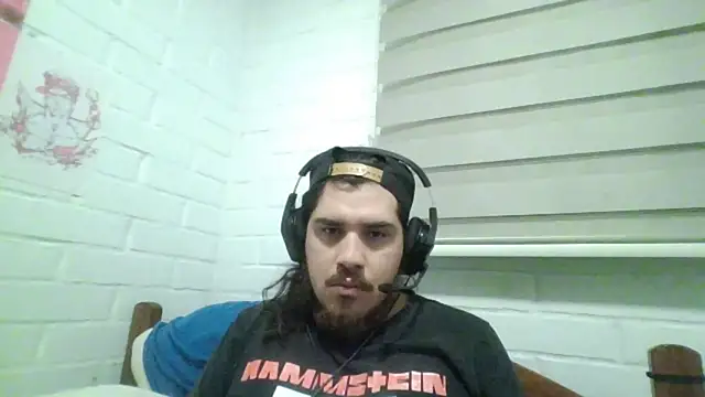 Snapshot of hung_weeb chatting on 20, 4, 2026 hung weeb online show from 20, 4, 2026