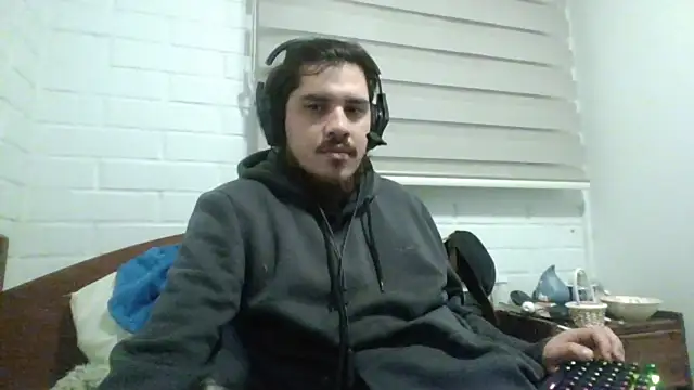 Snapshot of hung_weeb chatting on 24, 4, 2026 hung weeb online show from 24, 4, 2026