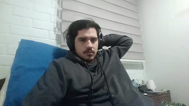 Snapshot of hung_weeb chatting on 7, 5, 2026 hung weeb online show from 7, 5, 2026