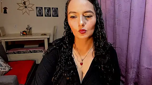 emma luxy online show from 12, 4, 2026