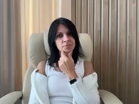 Snapshot of InjaAtHome chatting on 11, 9, 2025 InjaAtHome online show from 11, 9, 2025