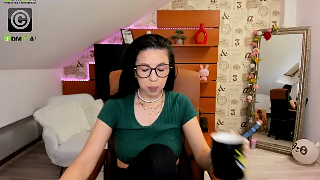 EmillyTaylor online show from 6, 11, 2025