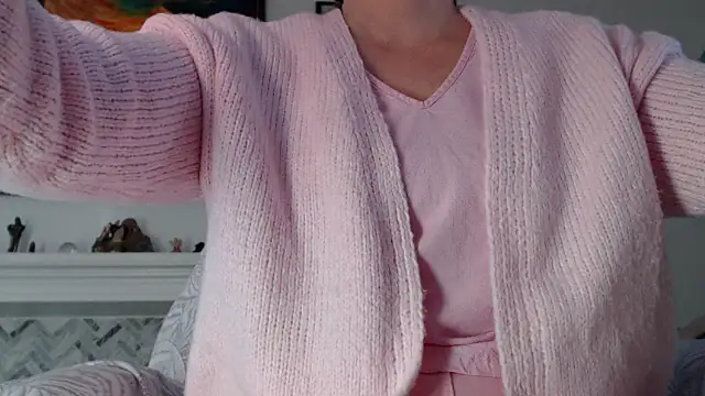 Snapshot of AuroraWillows chatting on 4, 2, 2026 AuroraWillows online show from 4, 2, 2026