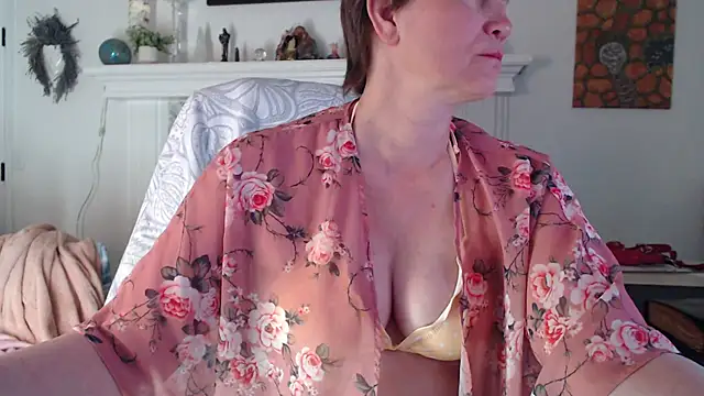 Snapshot of AuroraWillows chatting on 6, 2, 2026 AuroraWillows online show from 6, 2, 2026