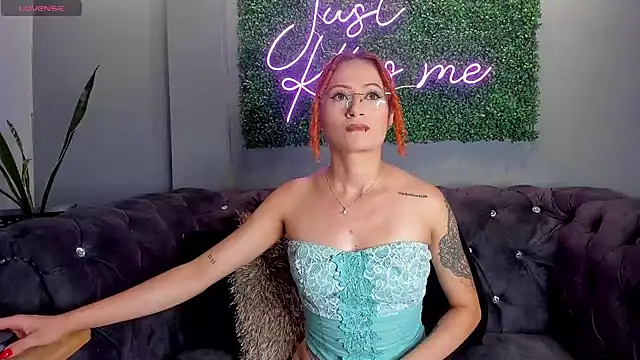 Snapshot of amy_e chatting on 11, 1, 2025 amy e online show from 11, 1, 2025