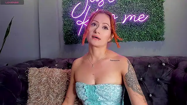 Snapshot of amy_e chatting on 12, 1, 2025 amy e online show from 12, 1, 2025