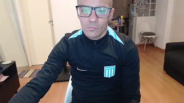Snapshot of guachin_hunk chatting on 28, 4, 2026 guachin hunk online show from 28, 4, 2026